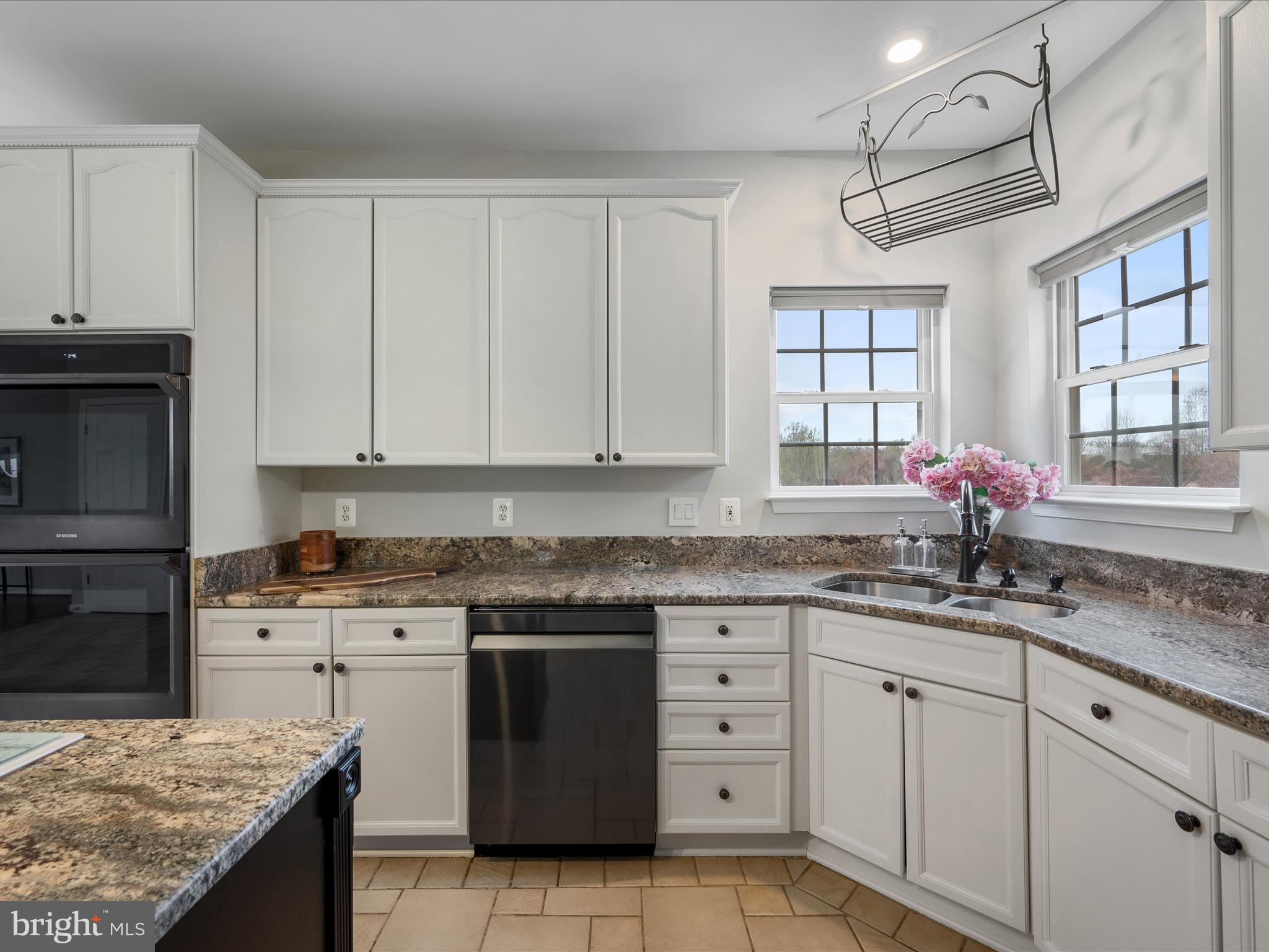 ENGLAND RUN - Residential