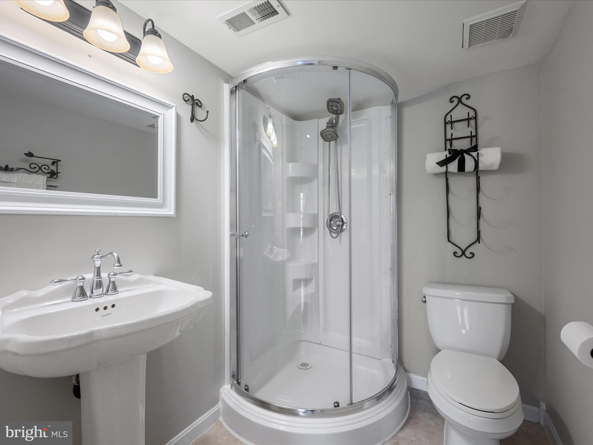 ENGLAND RUN - Residential