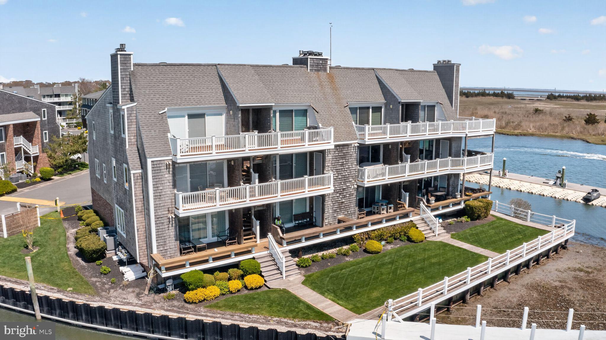 1401 HARBOUR COVE S