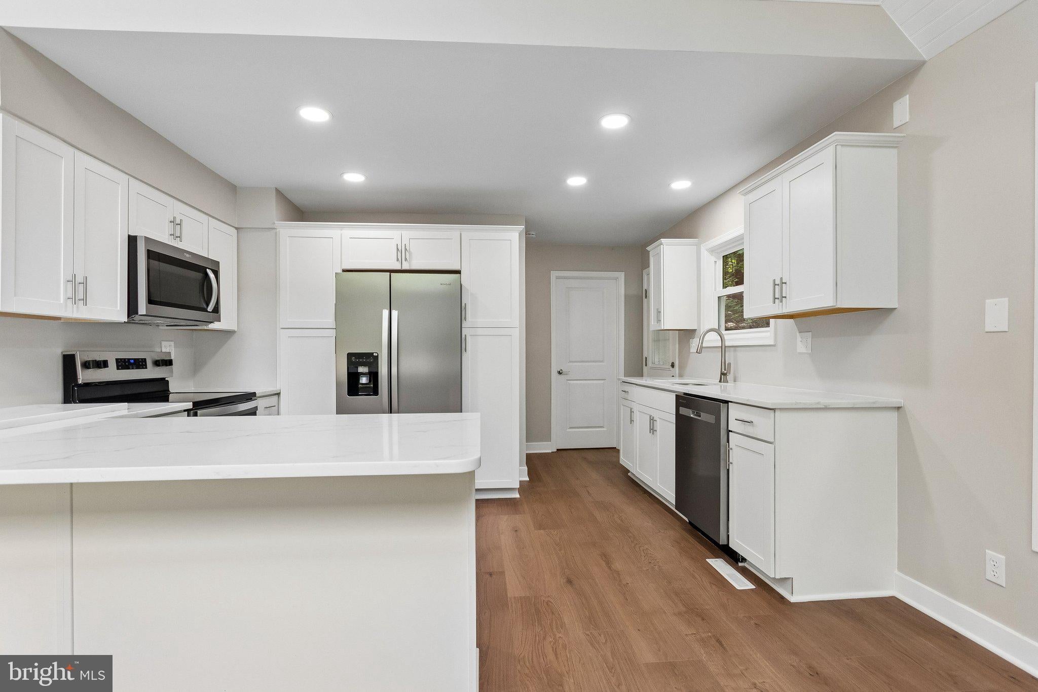 576 MANOR ROAD