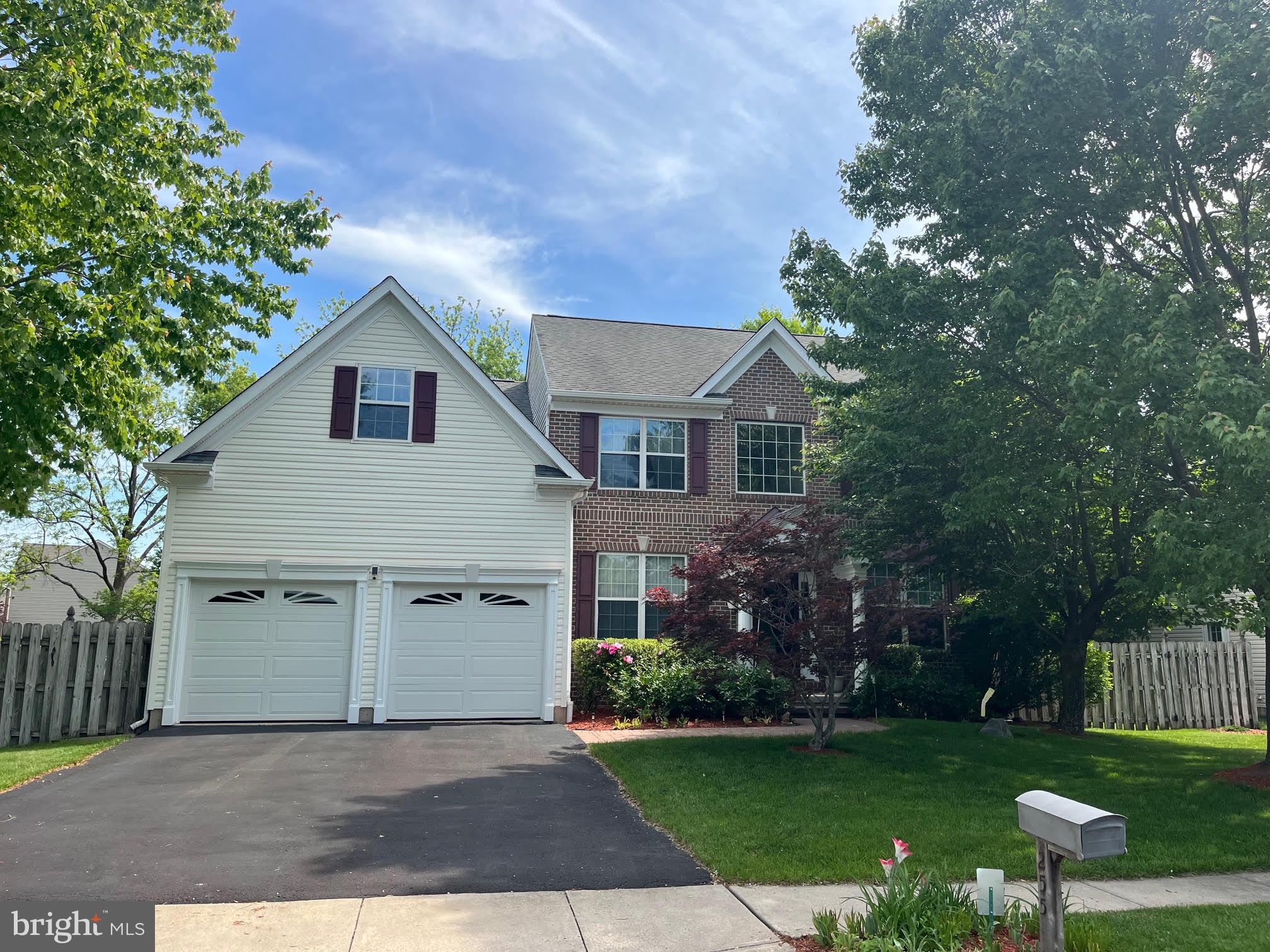 255 FARMVIEW DRIVE