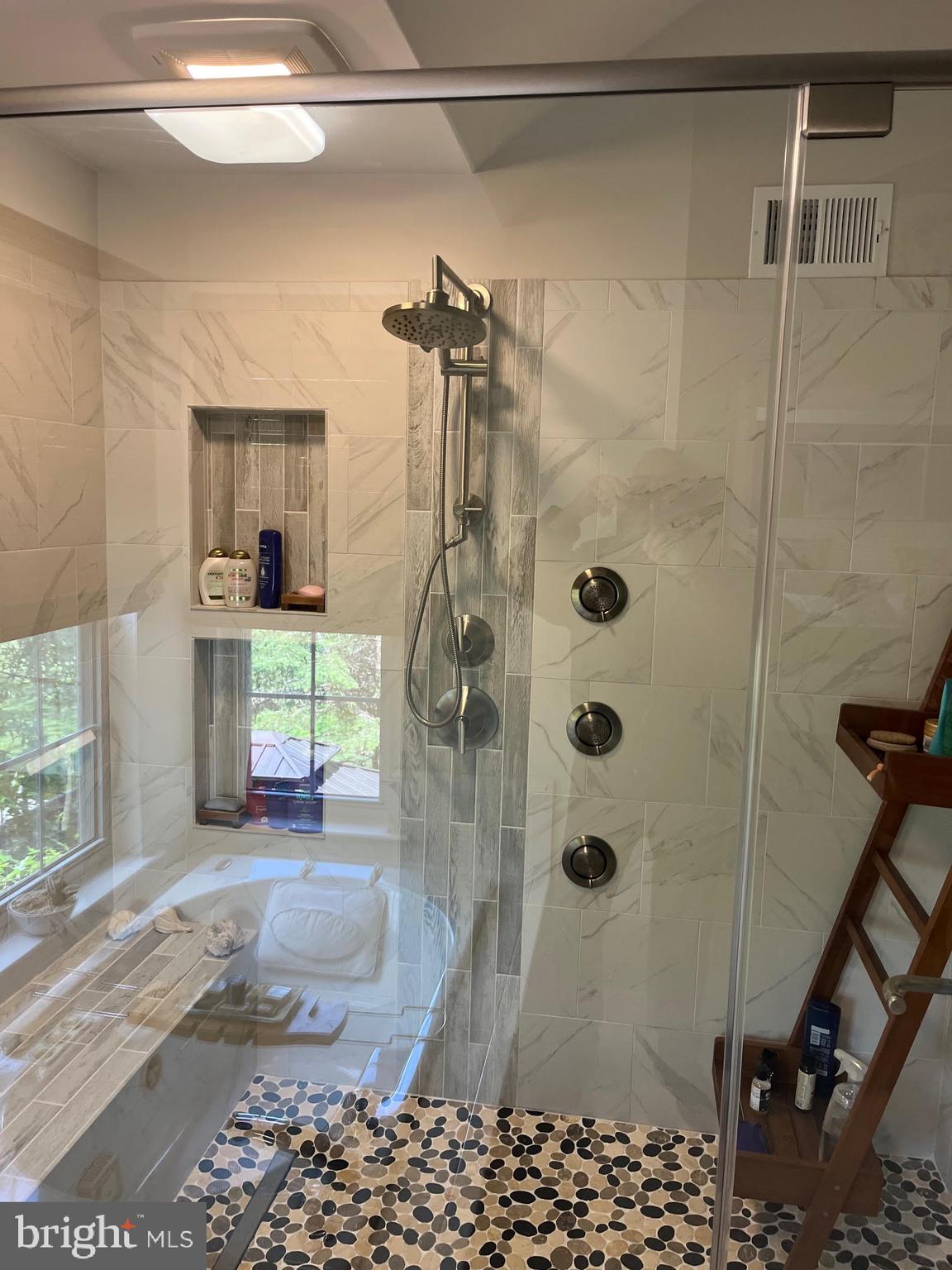 HIDDEN CREEK - Residential