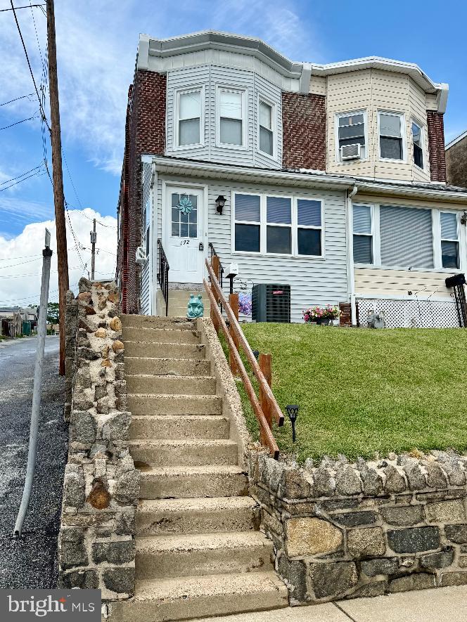 172 W RIDGE