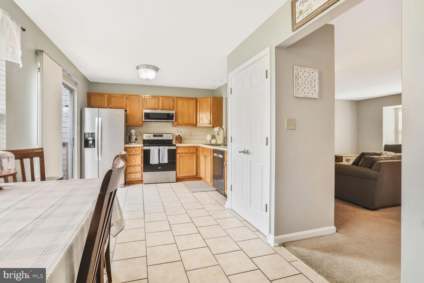 CONSTANT FRIENDSHIP - Residential