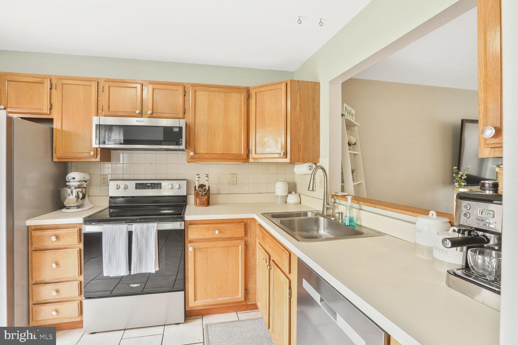 CONSTANT FRIENDSHIP - Residential