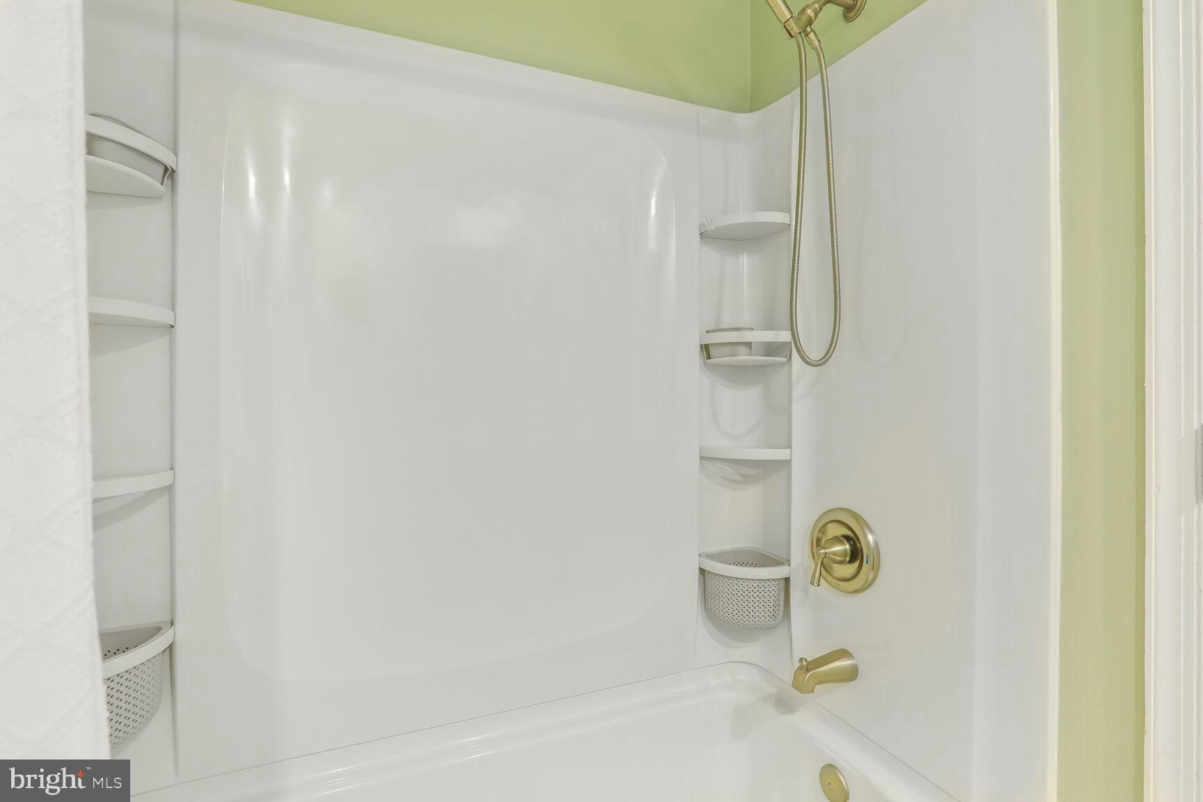 CONSTANT FRIENDSHIP - Residential