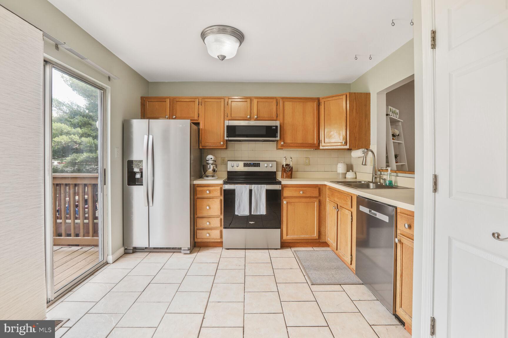 CONSTANT FRIENDSHIP - Residential