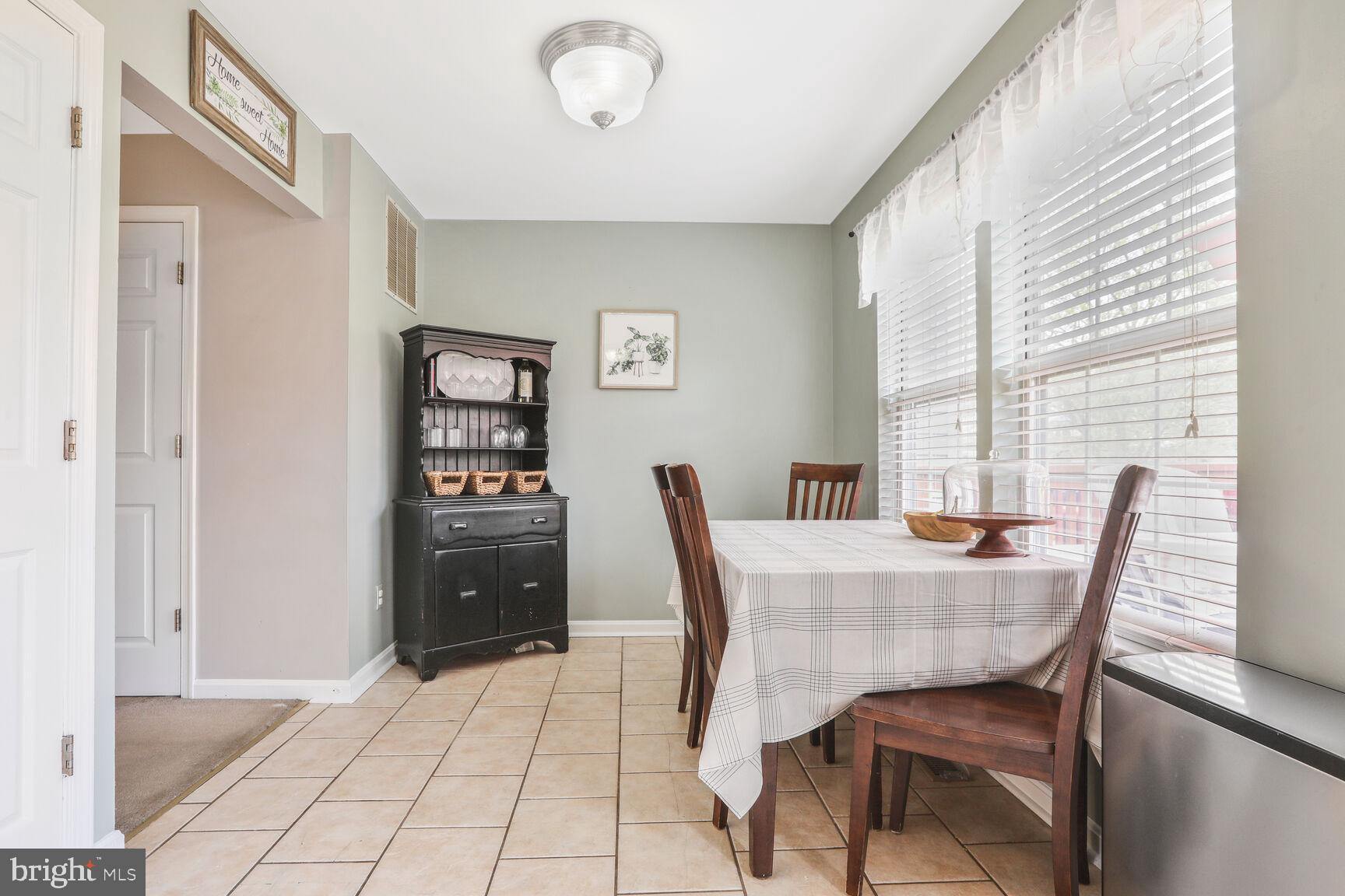 CONSTANT FRIENDSHIP - Residential