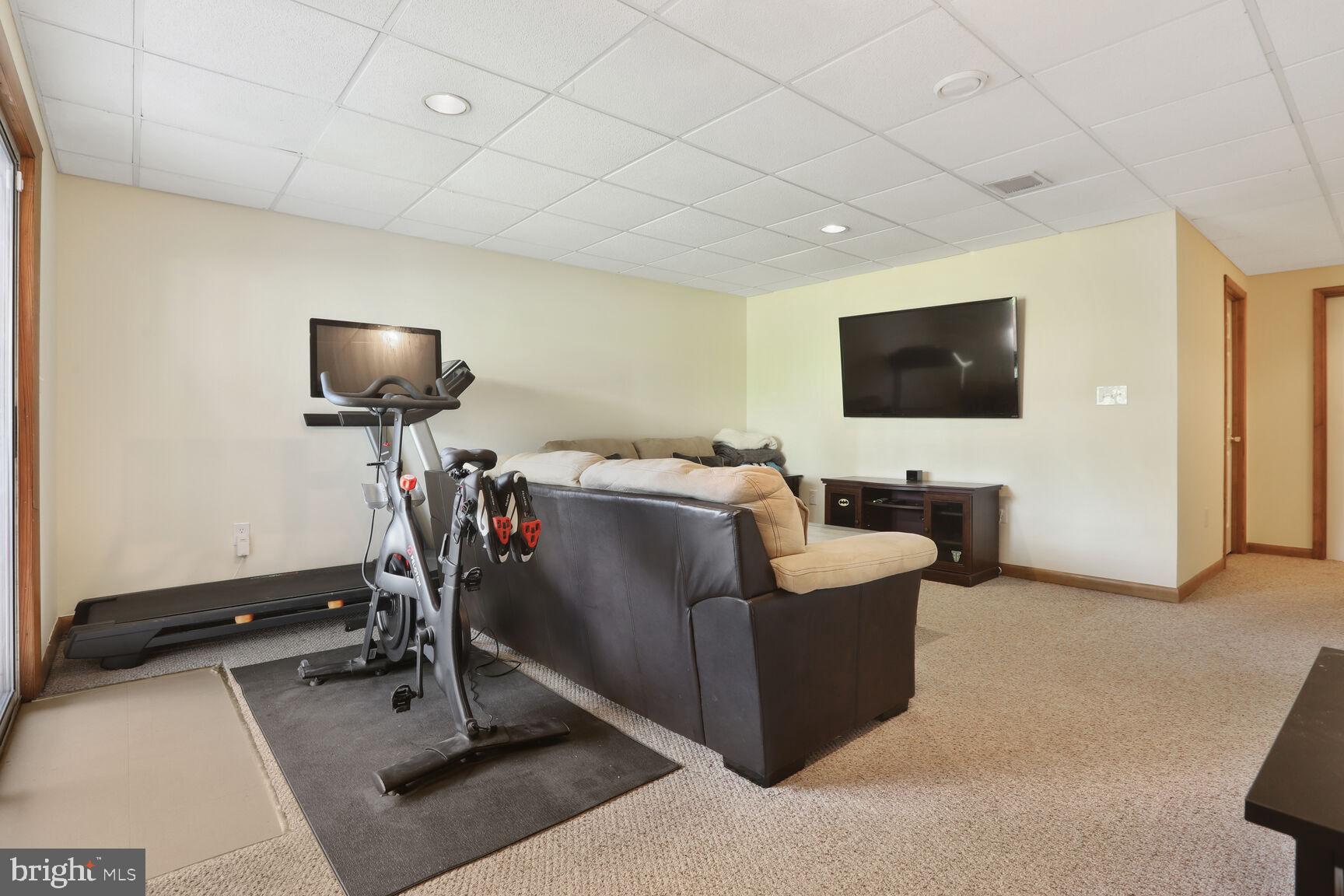 CONSTANT FRIENDSHIP - Residential