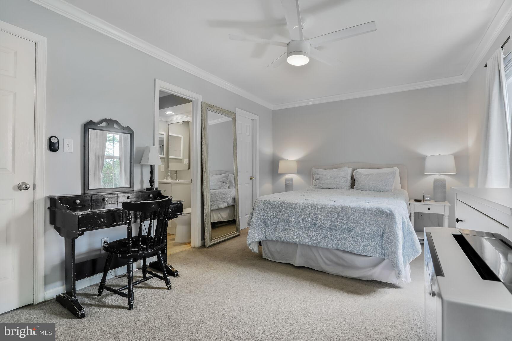 CONSTANT FRIENDSHIP - Residential