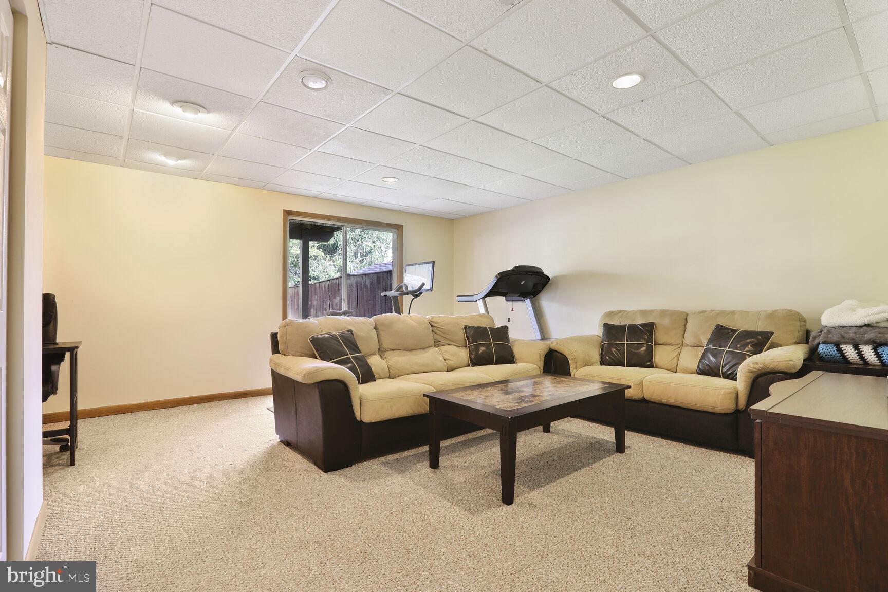 CONSTANT FRIENDSHIP - Residential