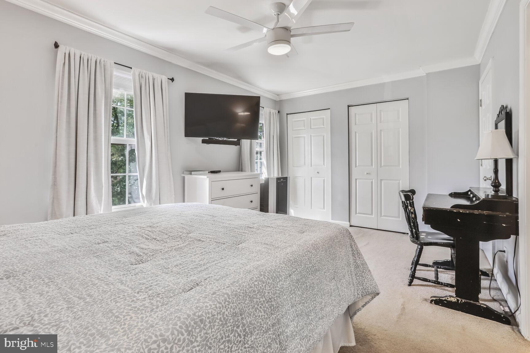 CONSTANT FRIENDSHIP - Residential