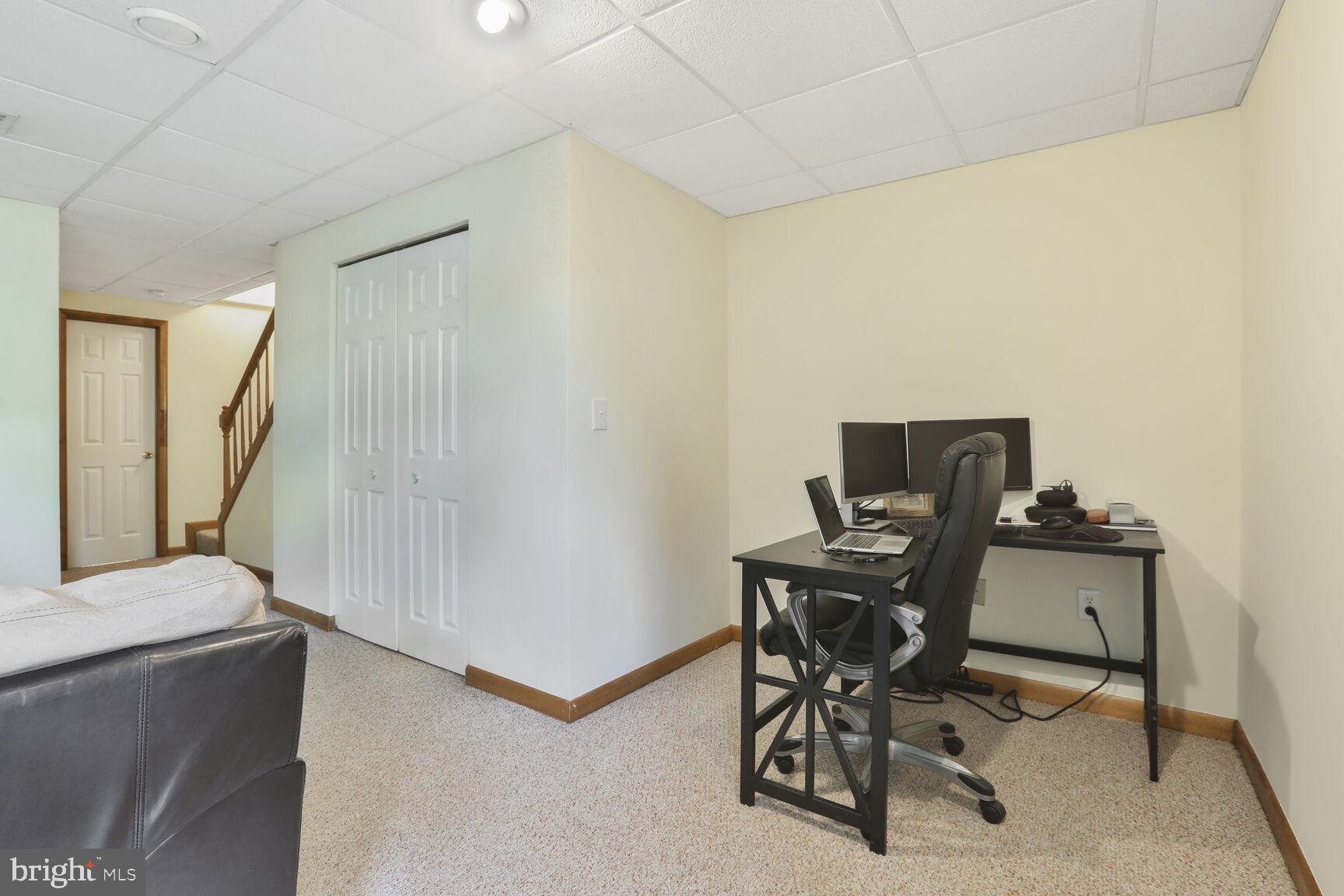 CONSTANT FRIENDSHIP - Residential