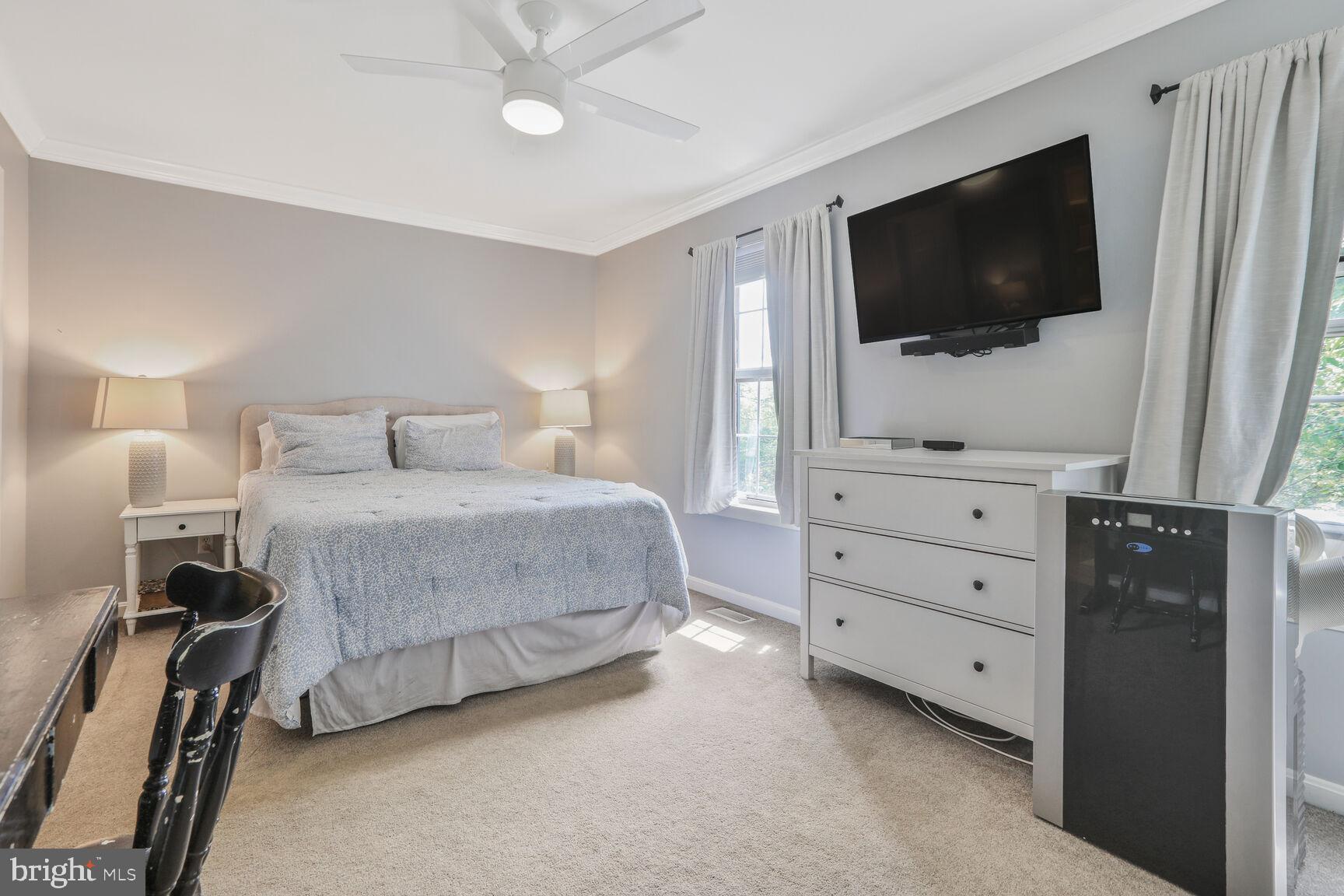 CONSTANT FRIENDSHIP - Residential