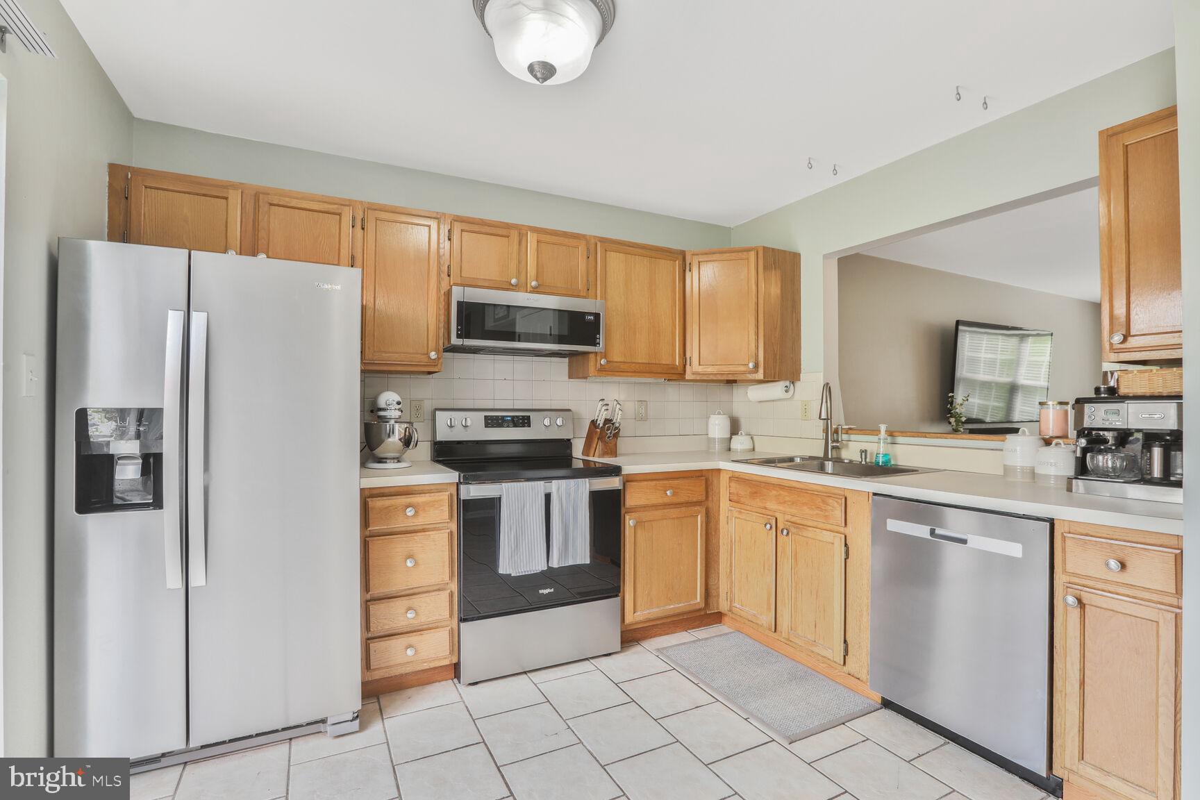 CONSTANT FRIENDSHIP - Residential