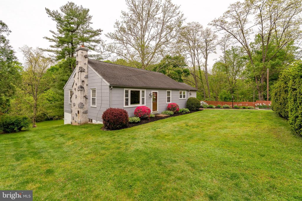 Photo of 350 OLD BLUE ROCK RD, MILLERSVILLE, PA 17551 (MLS # PALA2034994)