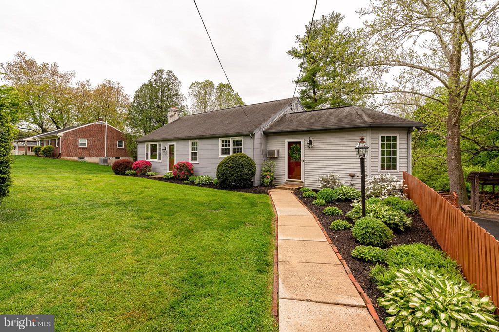Photo of 350 OLD BLUE ROCK RD, MILLERSVILLE, PA 17551 (MLS # PALA2034994)