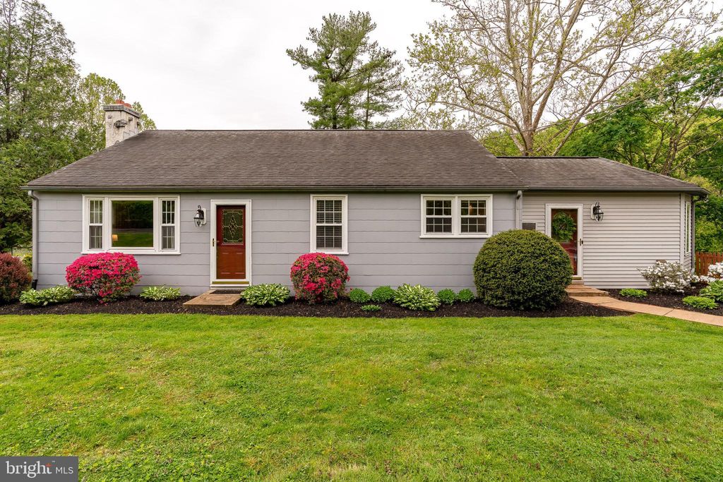Photo of 350 OLD BLUE ROCK RD, MILLERSVILLE, PA 17551 (MLS # PALA2034994)