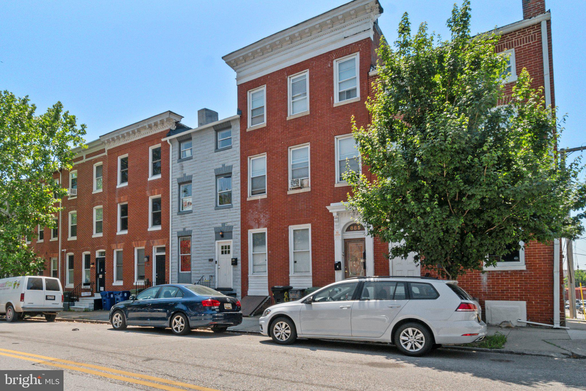 885 W LOMBARD STREET