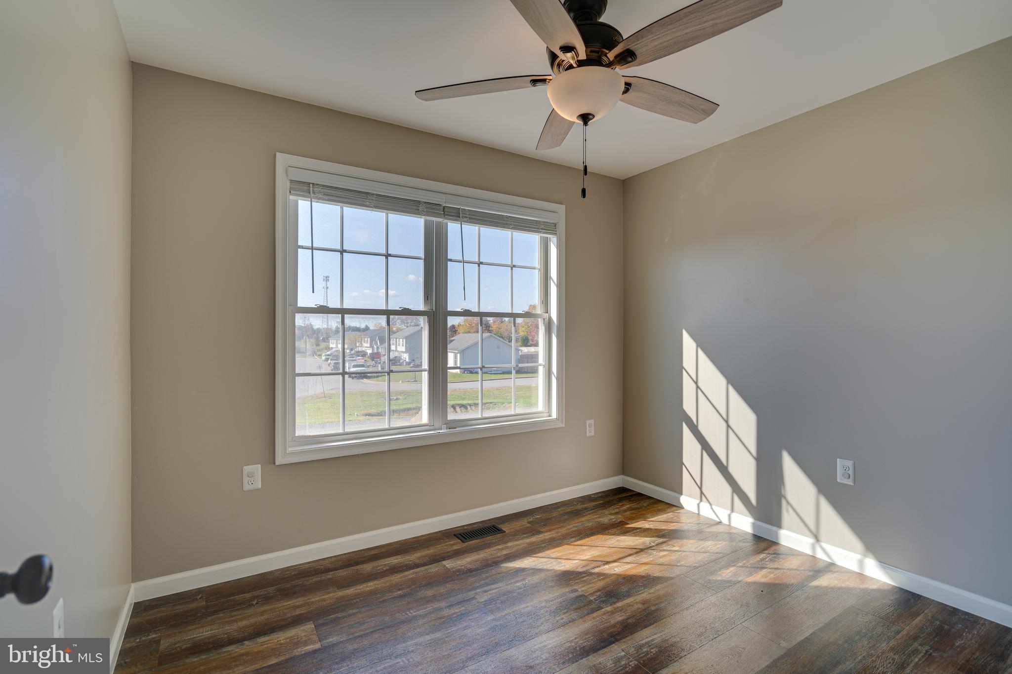 CHESSIE COURT - Residential