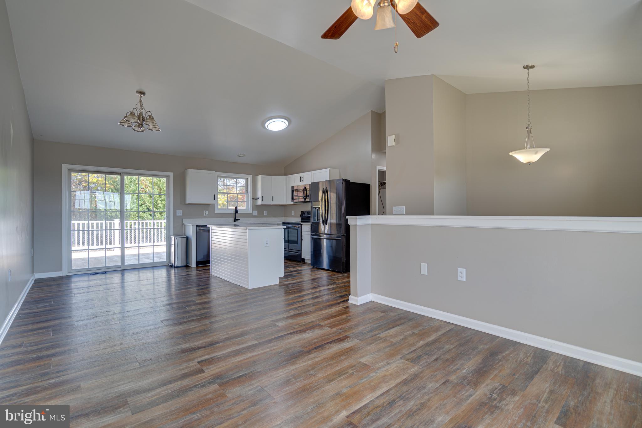 CHESSIE COURT - Residential