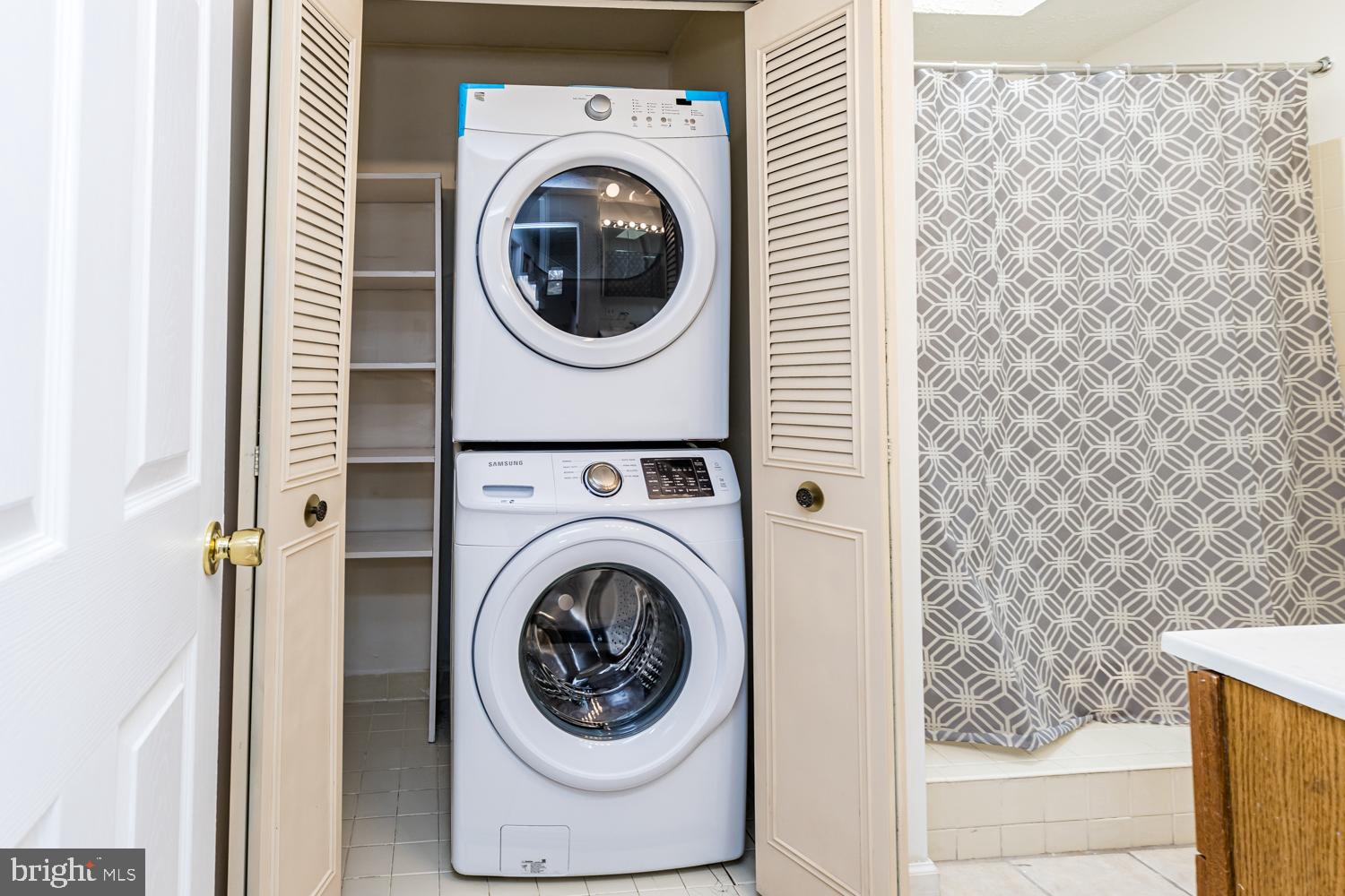 THE PINES - Residential