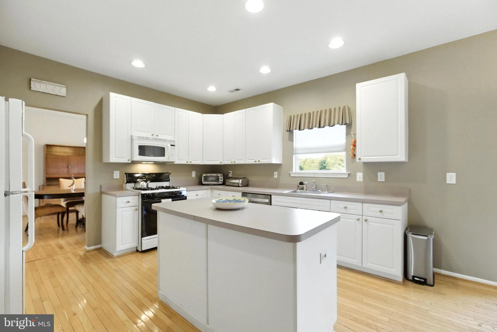 Voorhees, New Jersey 08043, United States, 4 Bedrooms Bedrooms, ,4 BathroomsBathrooms,Residential,Pending,191128