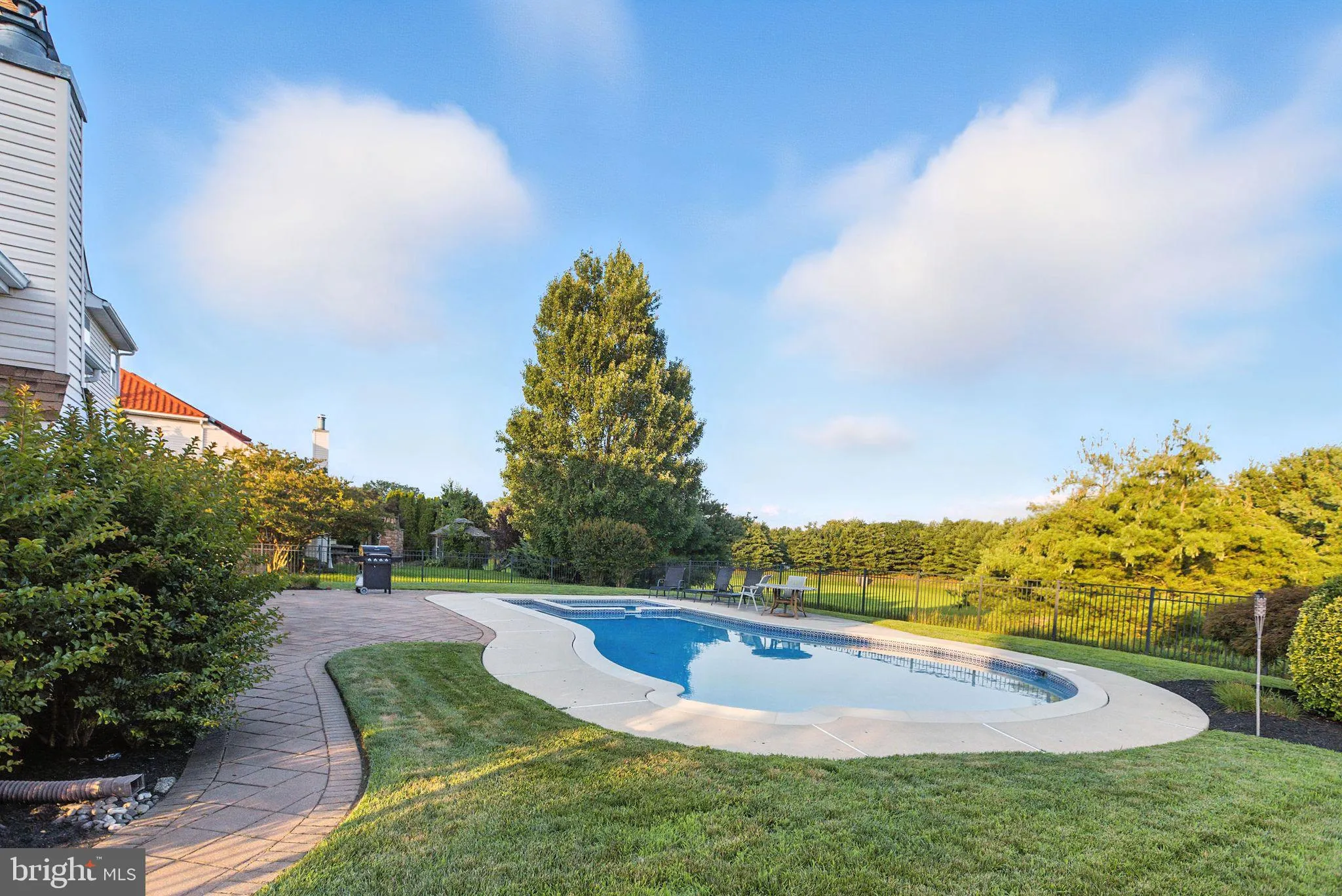 Voorhees, New Jersey 08043, United States, 4 Bedrooms Bedrooms, ,4 BathroomsBathrooms,Residential,Pending,191128