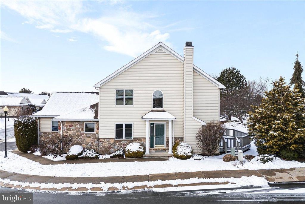 Photo of 153 Fountain Drive, YORK, PA 17402 (MLS # PAYK2096170)