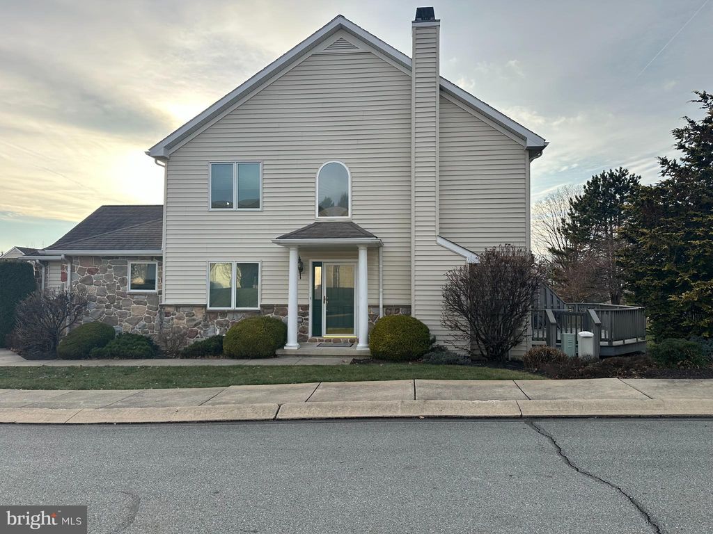 Photo of 153 Fountain Drive, YORK, PA 17402 (MLS # PAYK2096170)