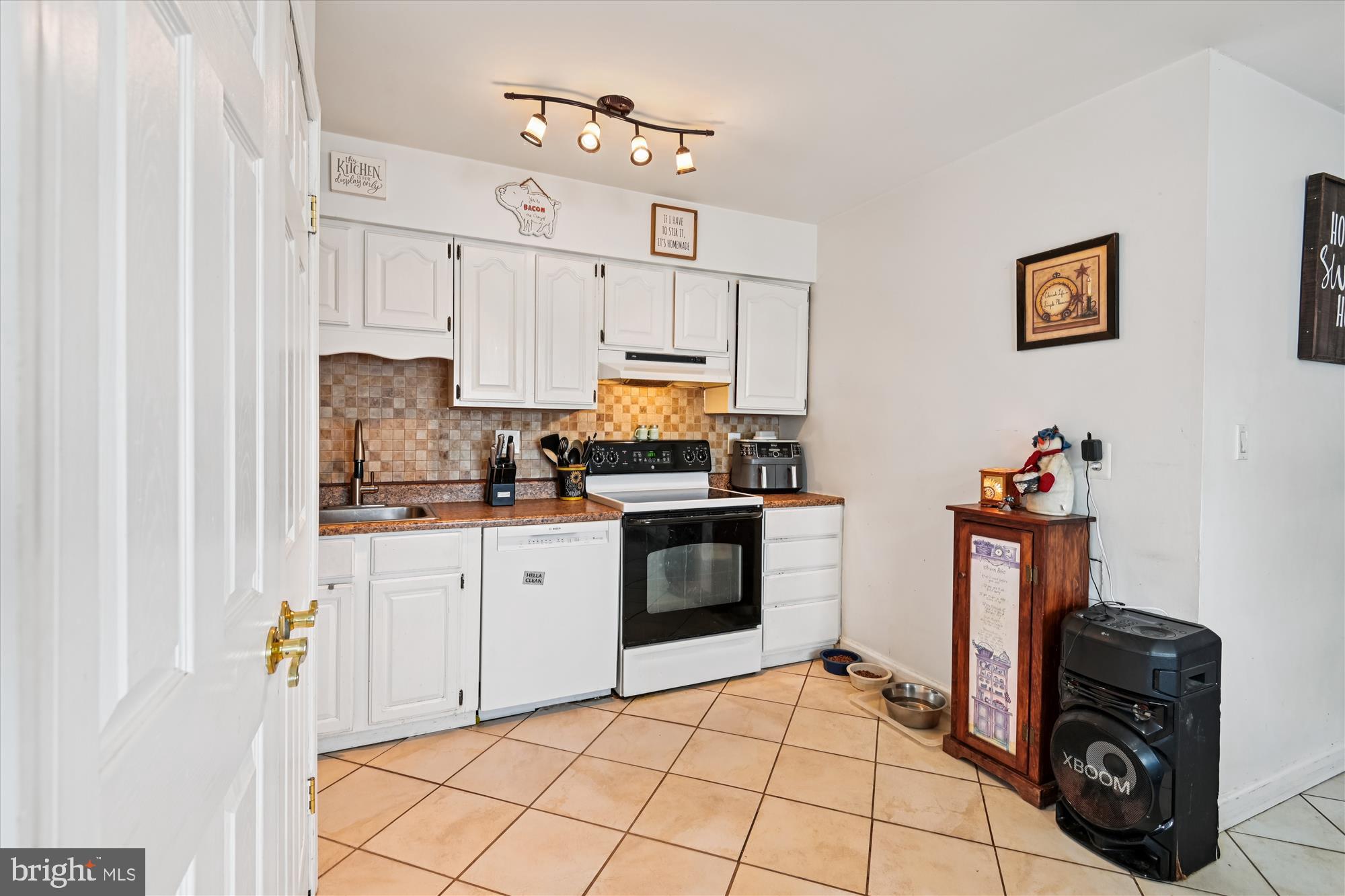 QUEENS PARK - Residential