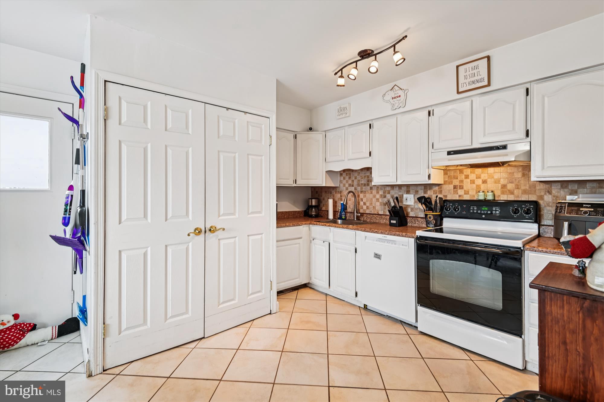 QUEENS PARK - Residential