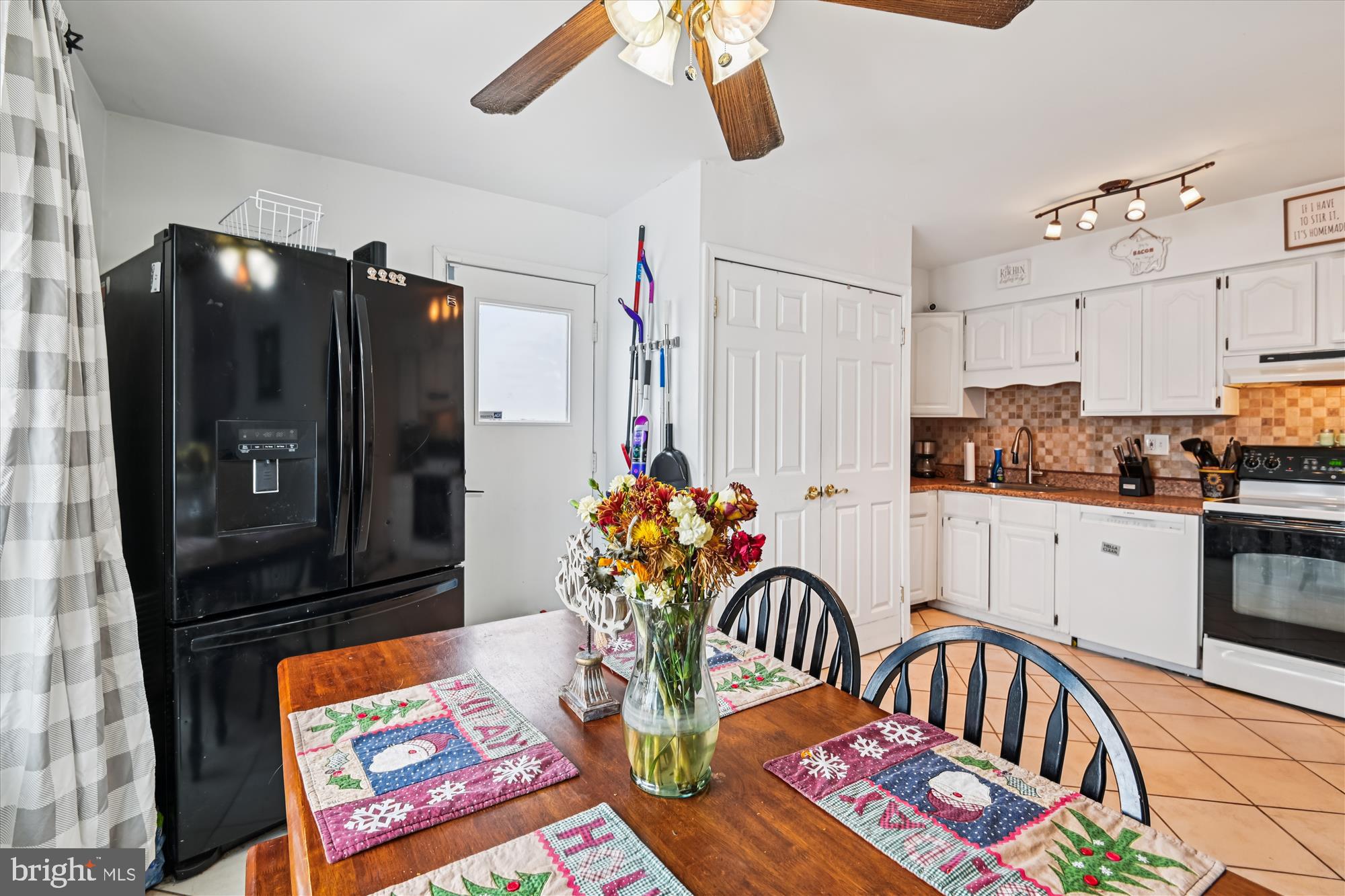 QUEENS PARK - Residential