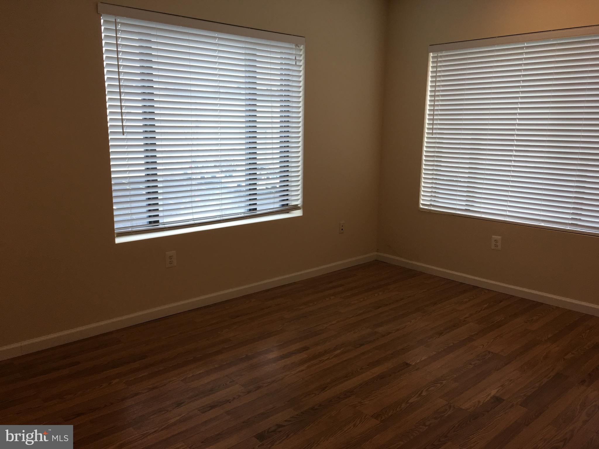 HORNBAKER INDUSTRIAL PARK - Commercial Lease