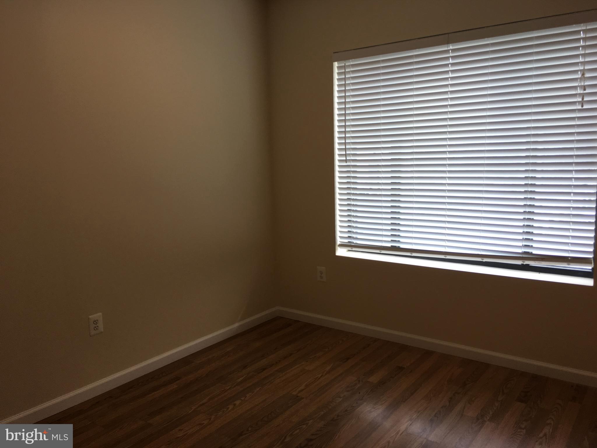 HORNBAKER INDUSTRIAL PARK - Commercial Lease