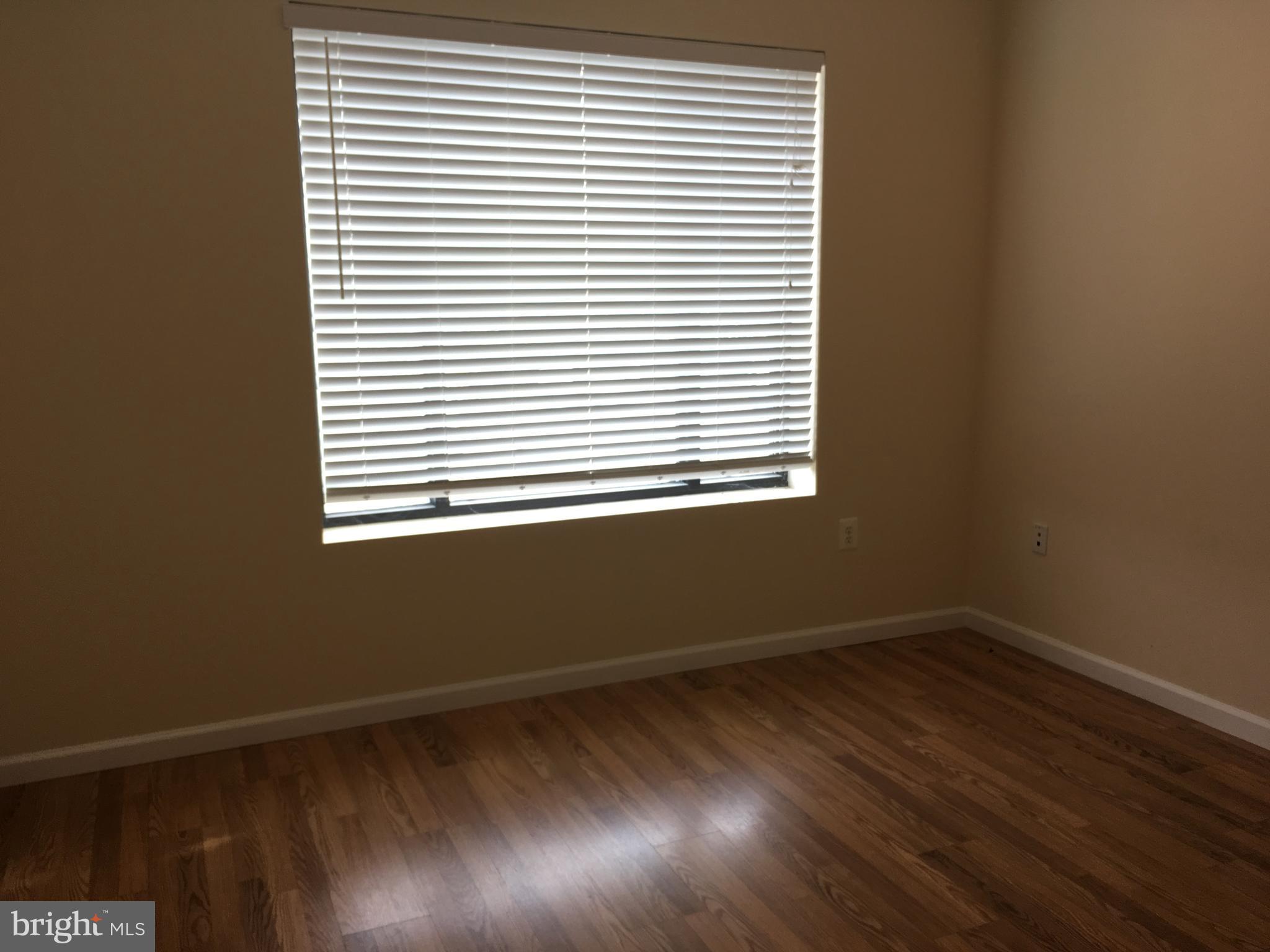 HORNBAKER INDUSTRIAL PARK - Commercial Lease