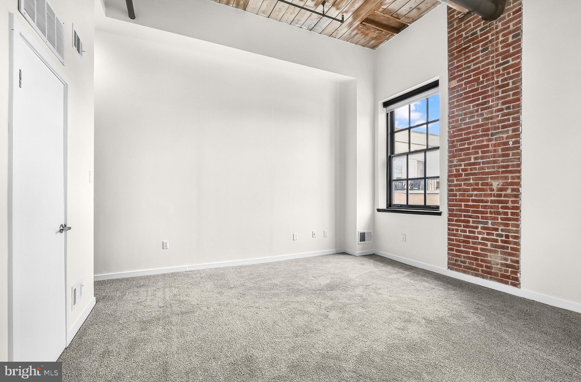 303 VINE STREET 204