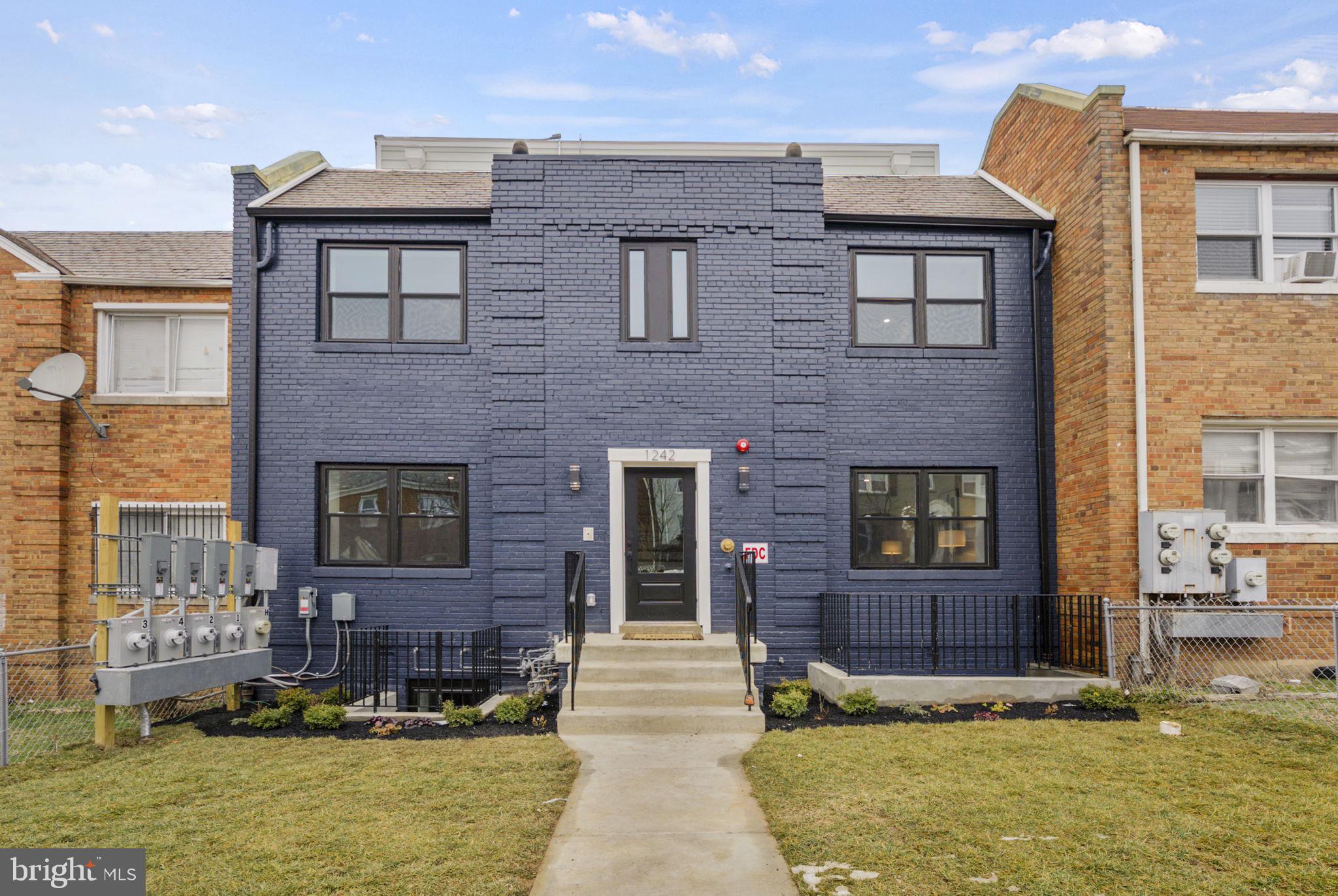 1242 MEIGS PLACE NE 3