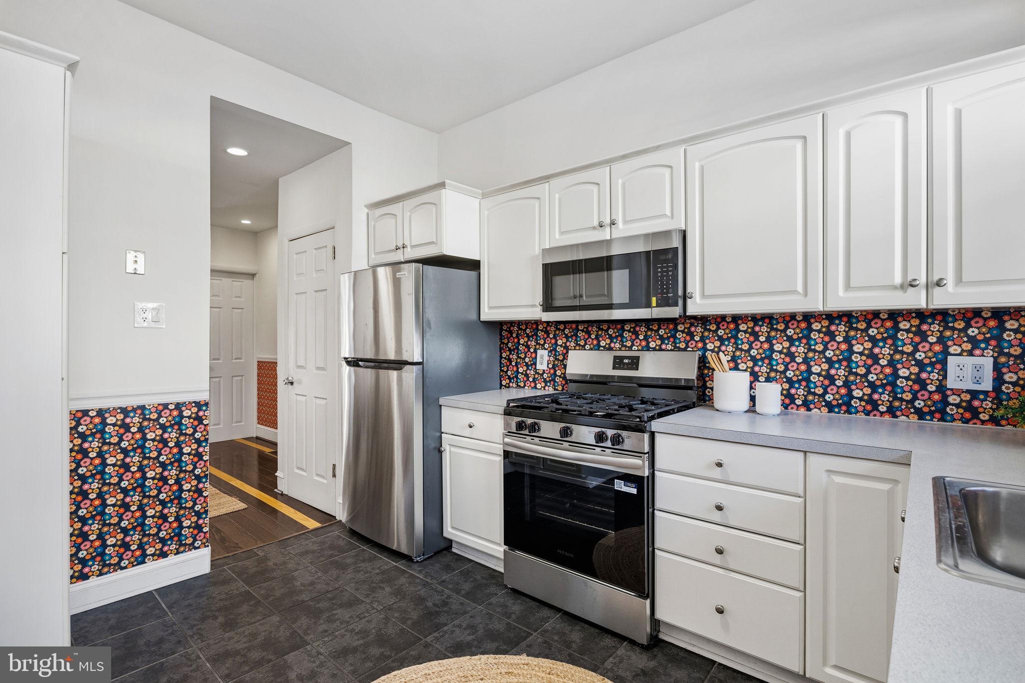 GIRARD ESTATES - Residential