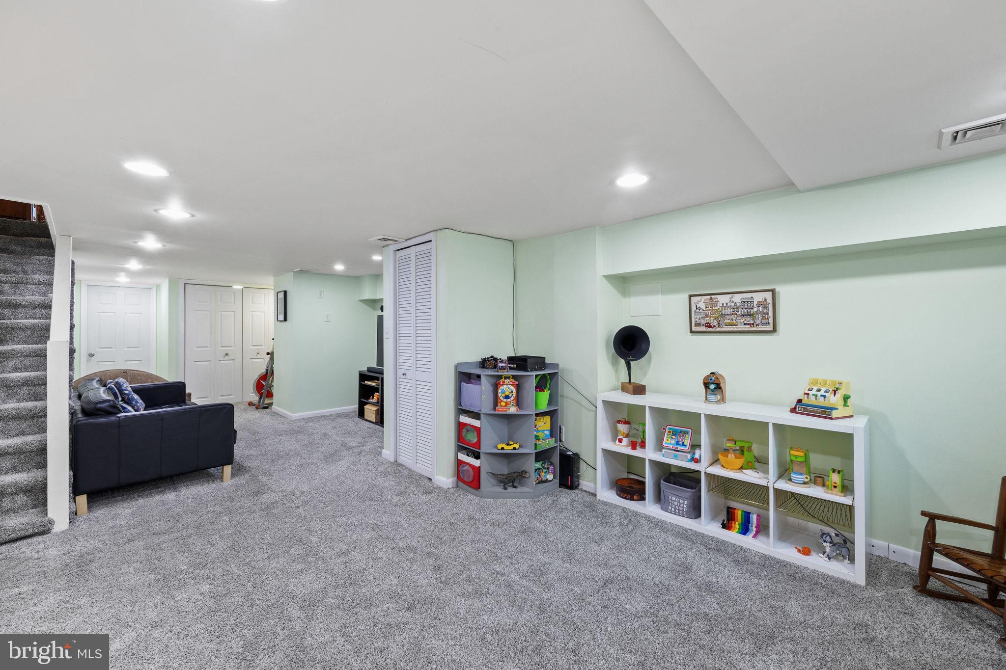 GIRARD ESTATES - Residential