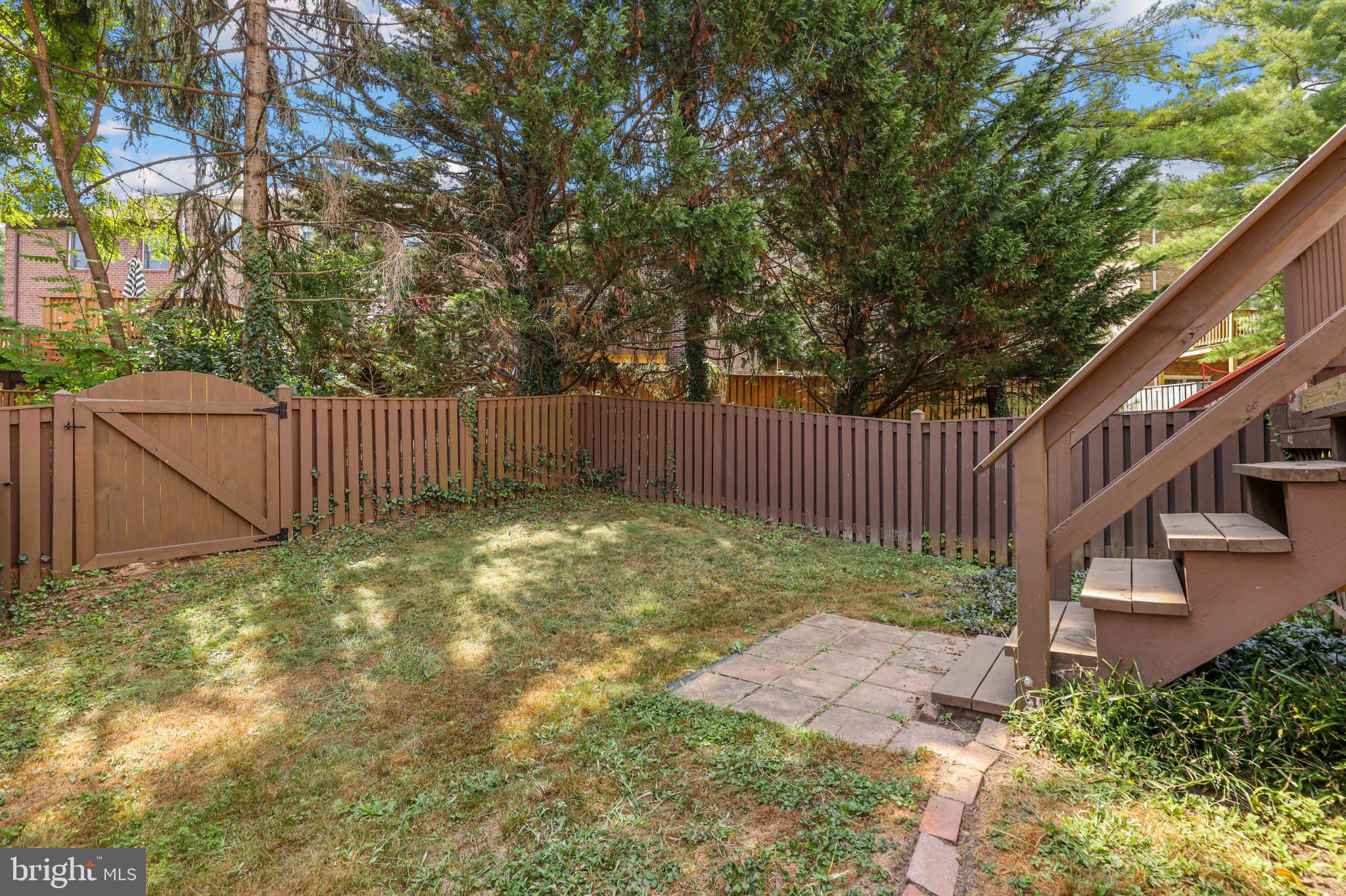 HUNTERS RUN - Residential