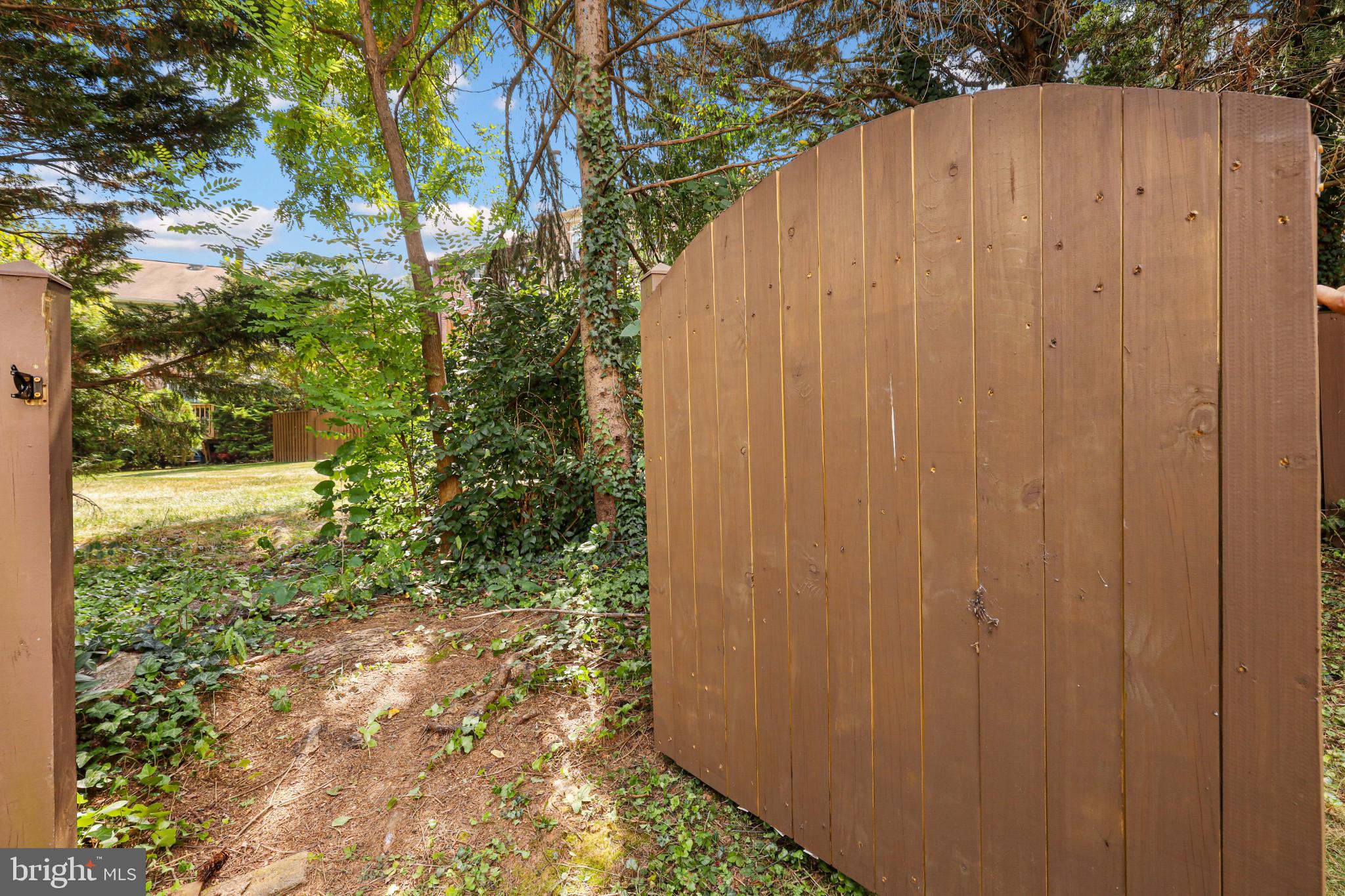 HUNTERS RUN - Residential