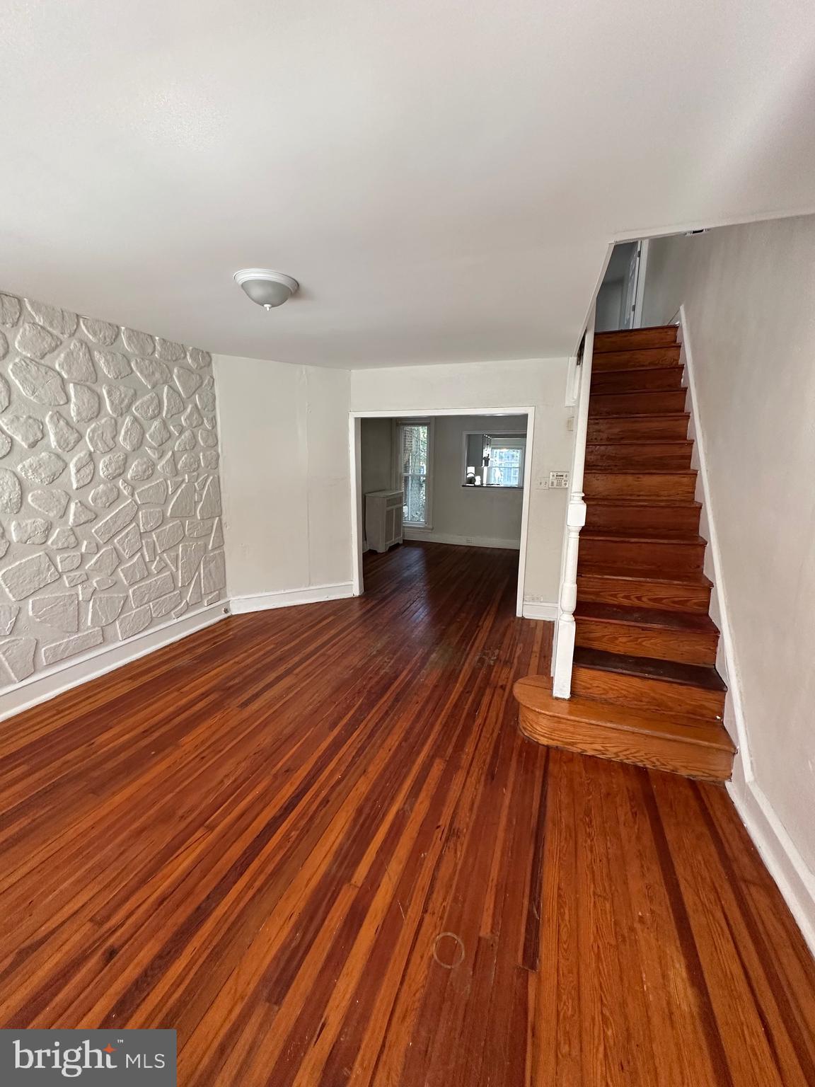 253 W ALBANUS STREET
