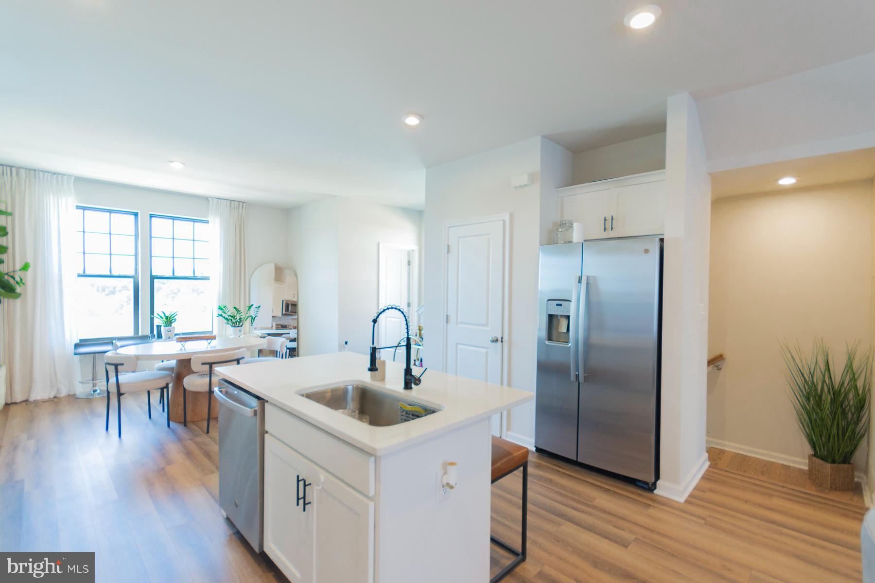 PRESIDENTS POINTE - Residential Lease