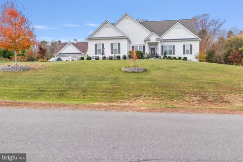 205 Poplar Manor Avenue, Fredericksburg, VA MLS: VAST2033876