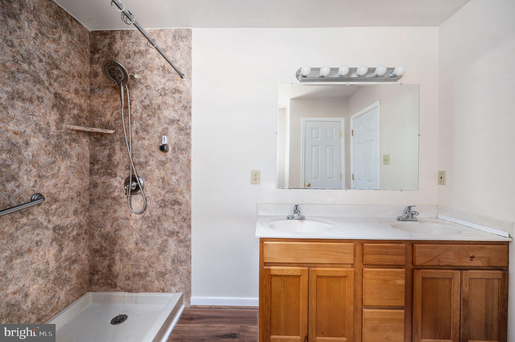 LOUISA - Residential