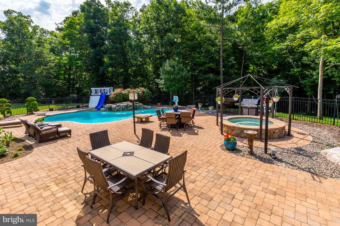 BEN OAKS - Residential