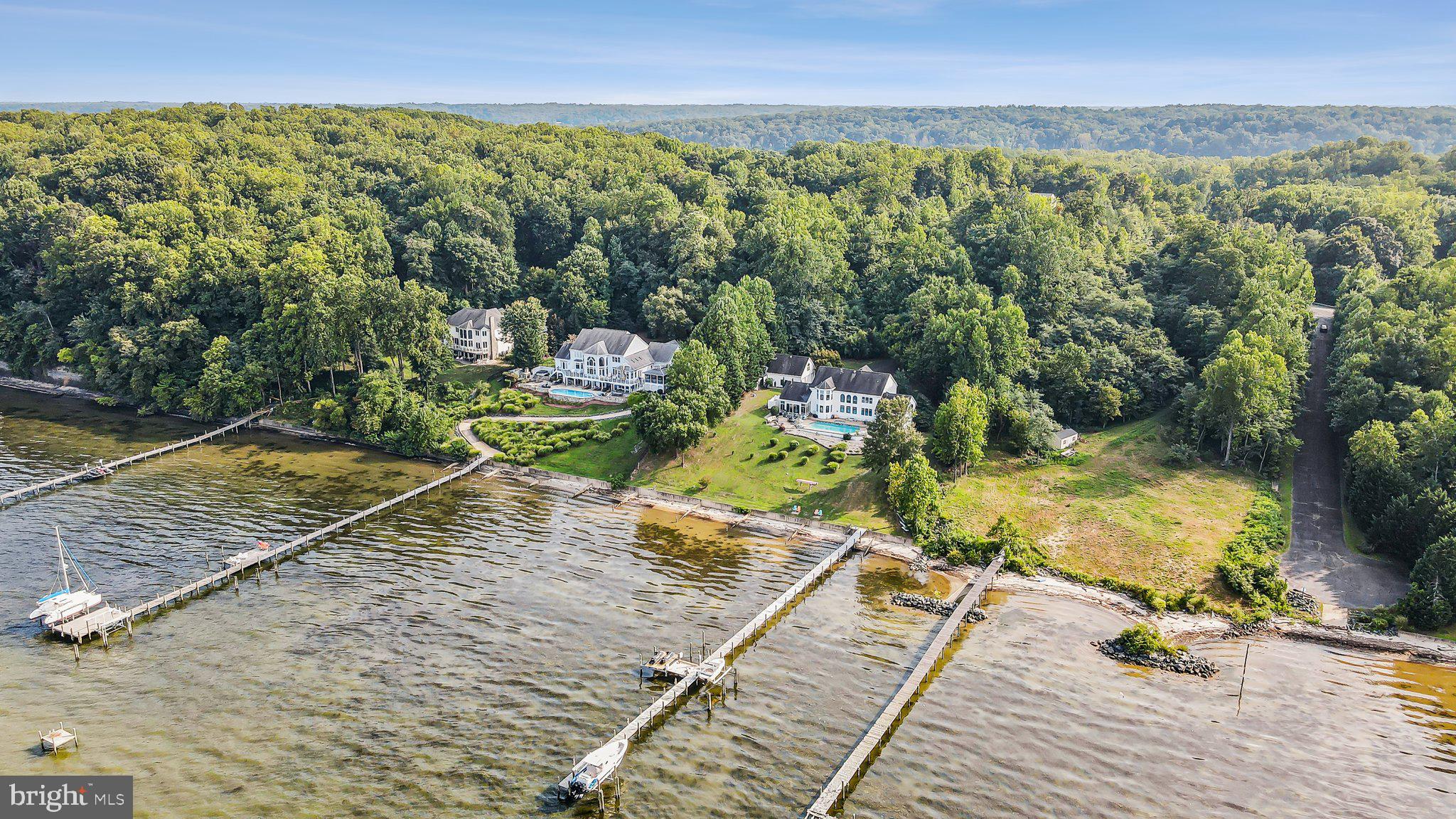 WILLIAMSBURG ON THE POTOMAC - Residential