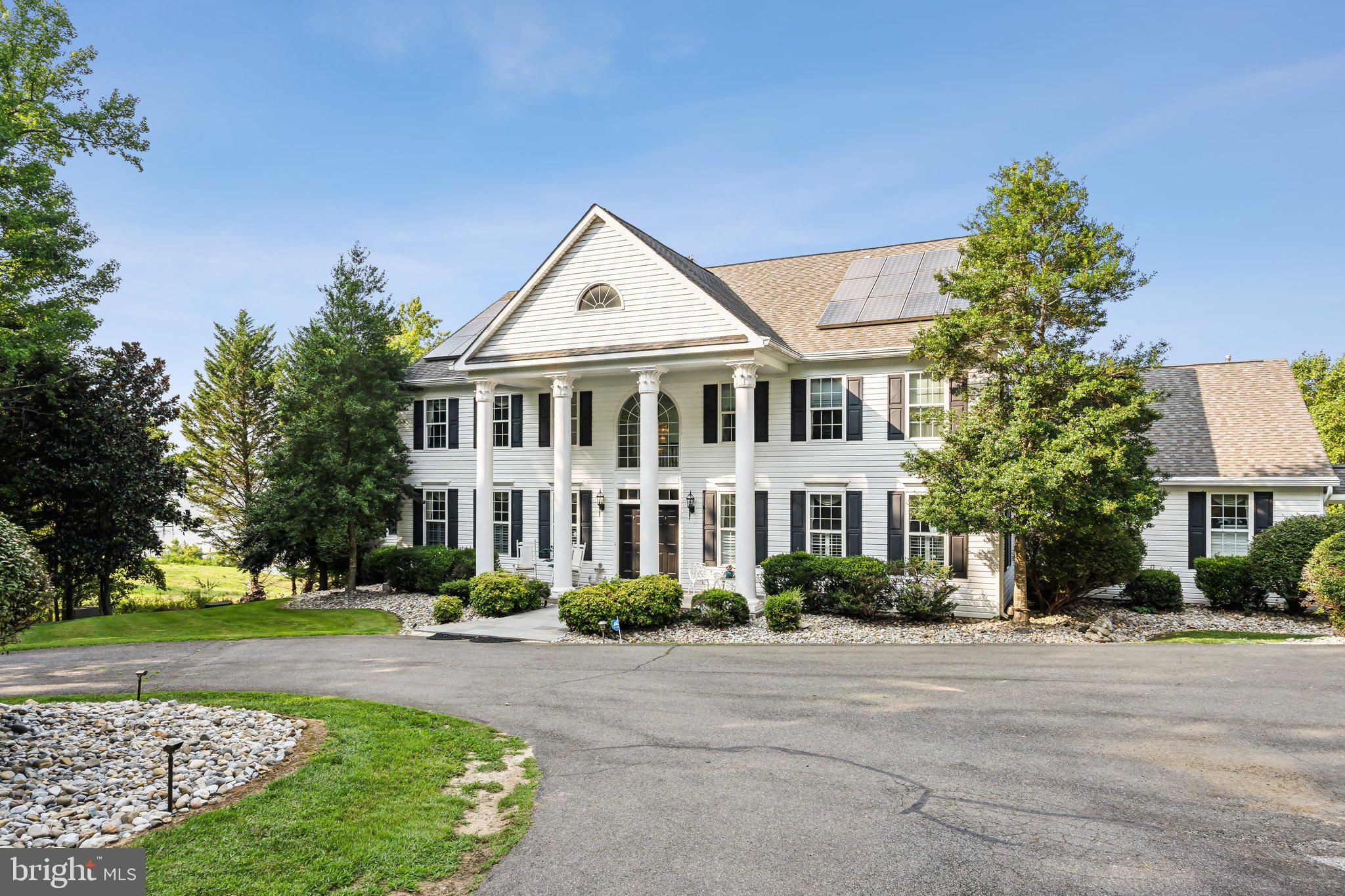 WILLIAMSBURG ON THE POTOMAC - Residential