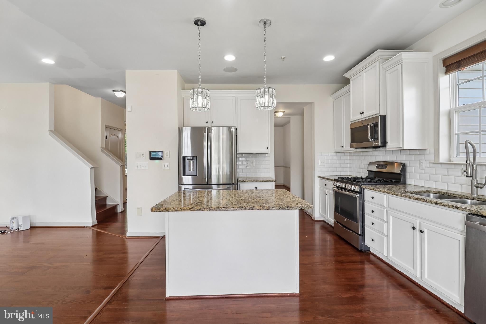 6844 WALKWAY COURT
